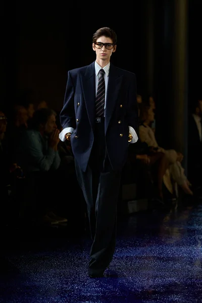 Look 15